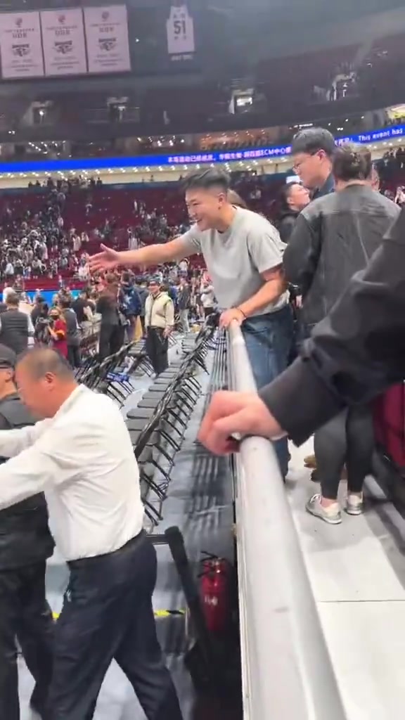 爱游戏平台体验-记者：李添荣这起冲突和北京队没啥关系 就是现场安保的态度问题